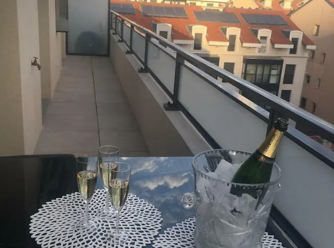Appartement Riviera Terrasse - Parking Gratuit Nice